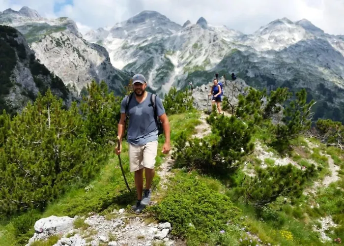 Scodrinon بيت شباب